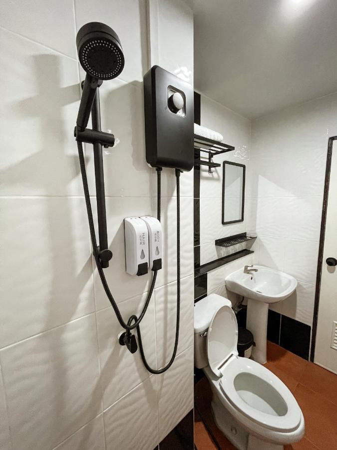 Hotel Kefir Phuket à Kamala Beach Extérieur photo
